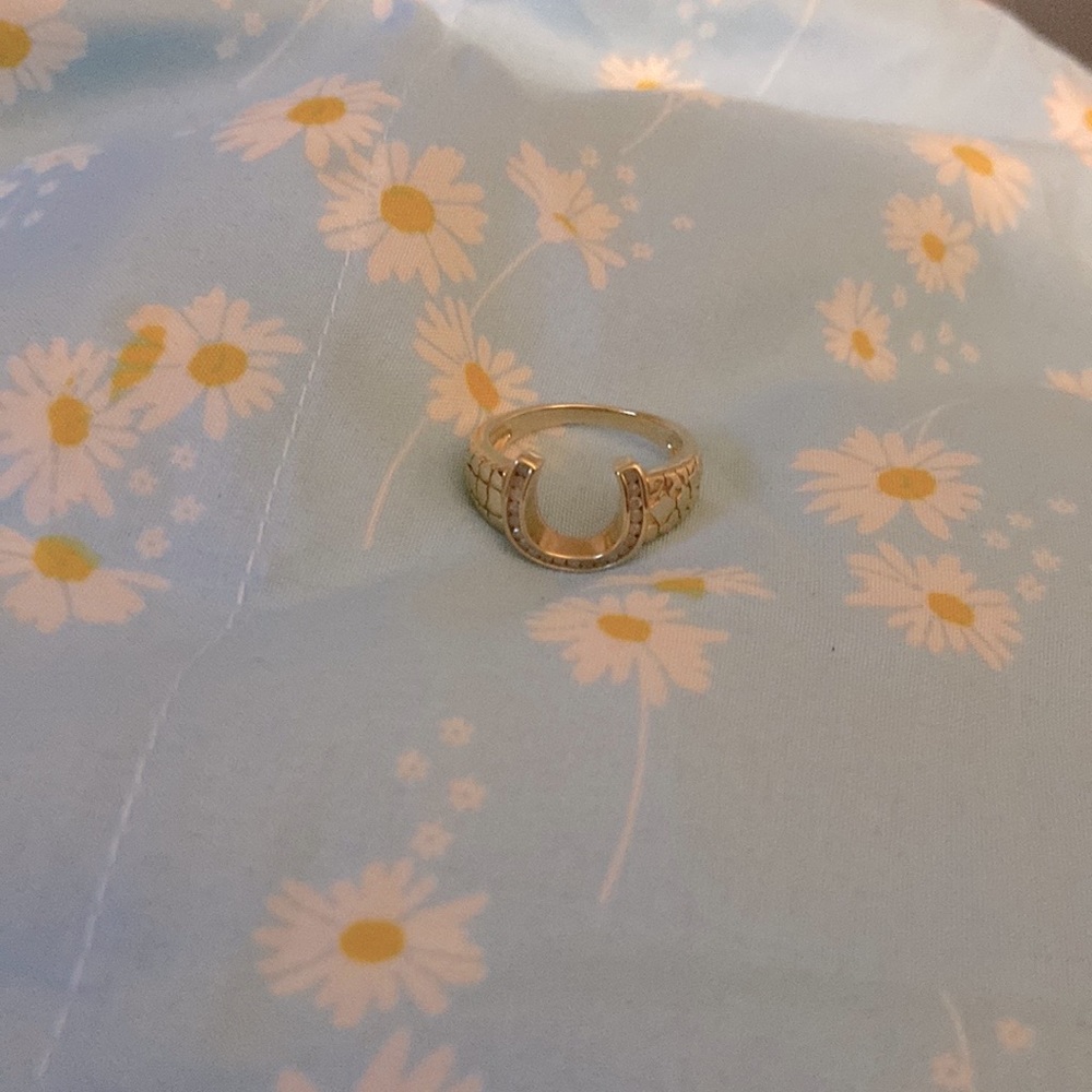 It’s a ring size 10 in men